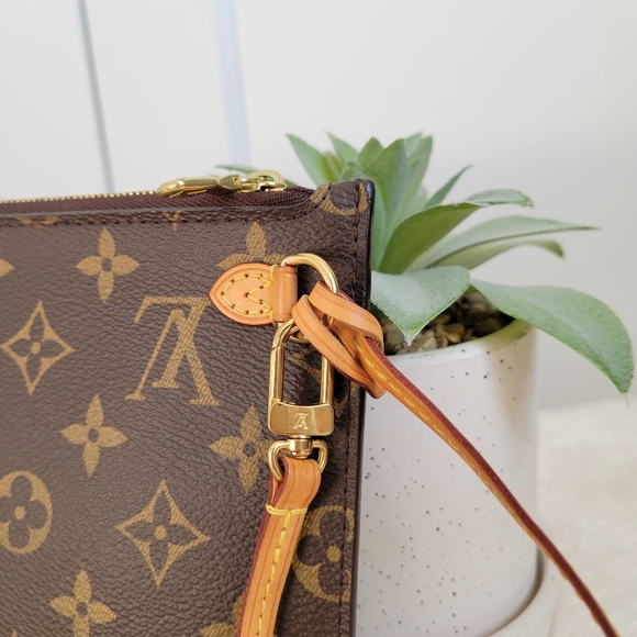 🍁 LOUIS VUITTON Neverfull Monogram GM/MM Clutch/ Wristlet/ Crossbody - Picture 8 of 16